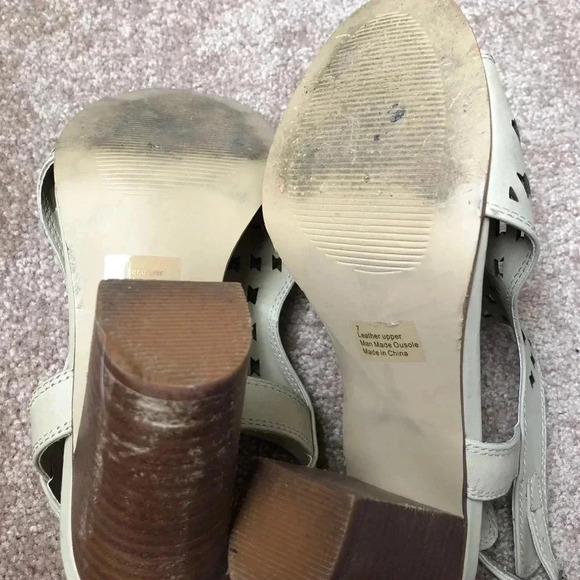 Sbicca lightening heels perforated 6.5 sandals - Picture 5 of 7